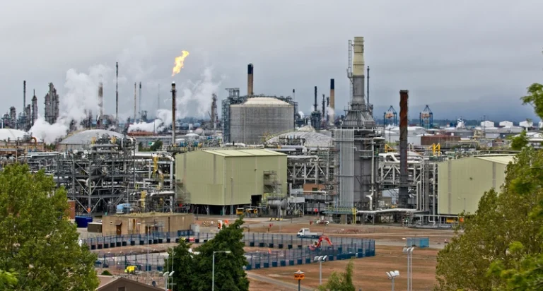 zakłady chemiczne (SCADA w przemyśle chemicznym i rafineryjnym)