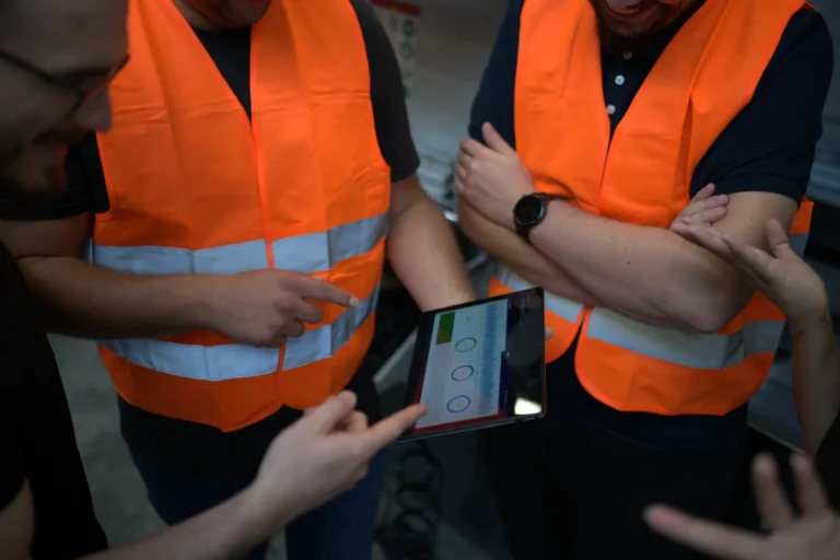 das explitia-Team bei der Arbeit an einem AVEVA-System-Platform-Projekt