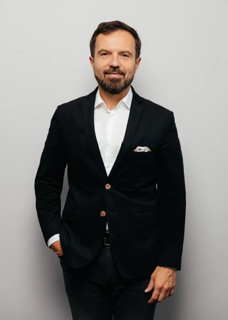 COO explitia: Artur Zieliński