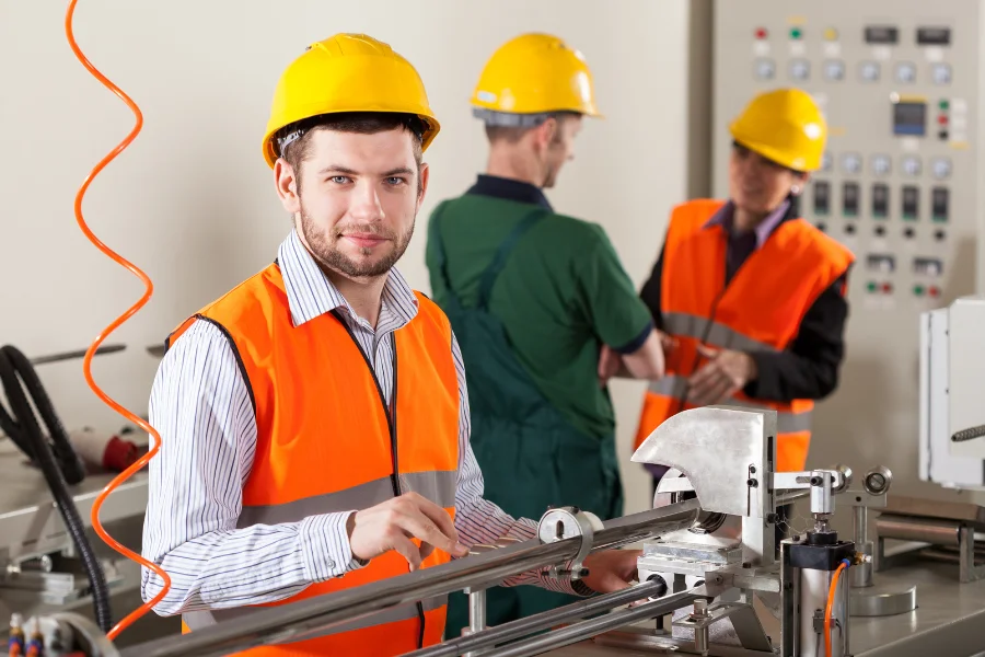 Gemba walking: take the next step
(photo of production workers)