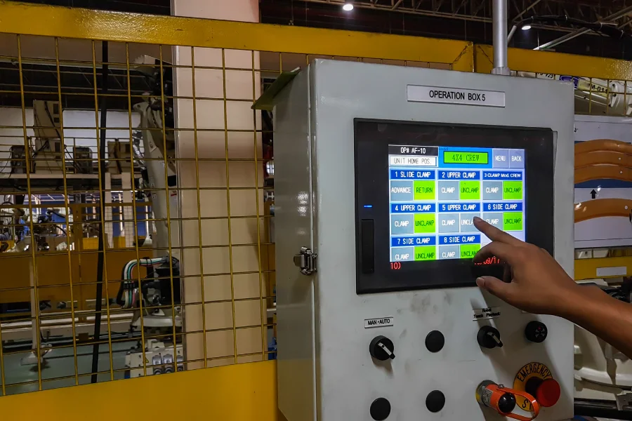 Proces technologiczny na przykładach - straty mogą leżeć między stanowiskami (zdjęcie ekranu obsługi maszyn)