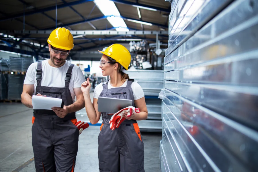 ESPR Regulation: What Should You Remember?
(image of factory employees discussing the topic)