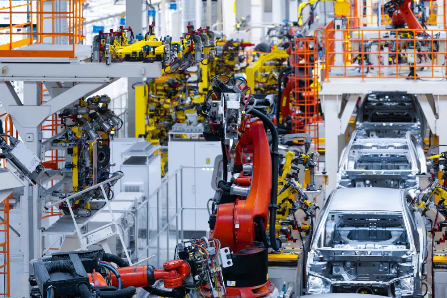 Automotive route planning algorithm: changes in plant operations
(automotive production line photo)