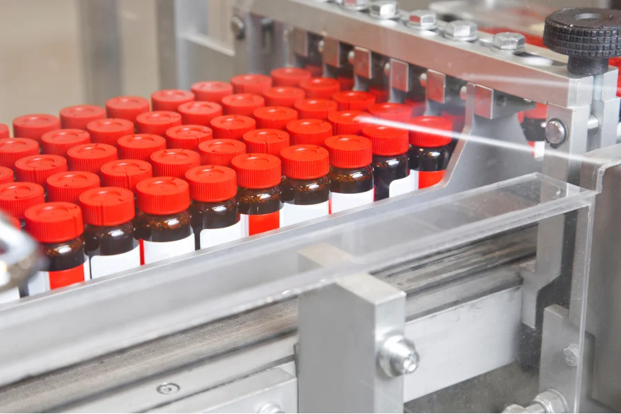 MES for Medical Devices: Why Is a Production Report Not Enough?Image: pharmaceutical production