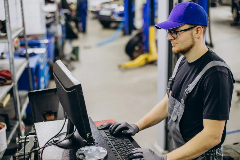 5 OEE calculation mistakes – don’t exclude too many events (factory worker at a computer)