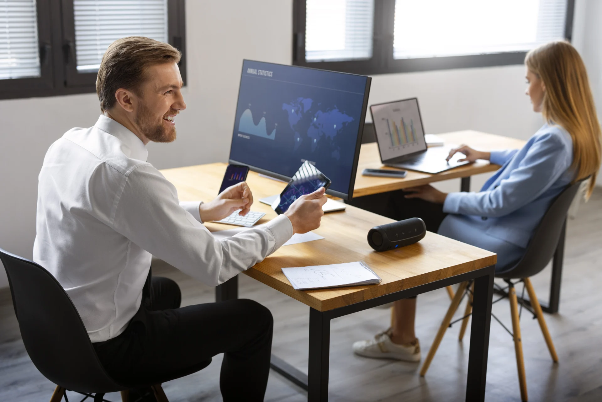 Discover explitia.Whisp. Employees using the system at work.