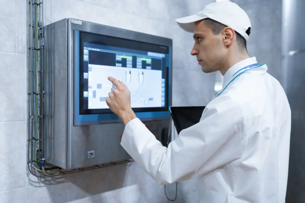 Custom software development does not always require building a new system
(photo of an employee at a machine control panel)